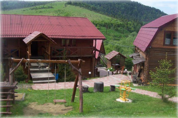 Boykivskiy Dvir Hotel Yasenitsa Zamkova Exterior photo