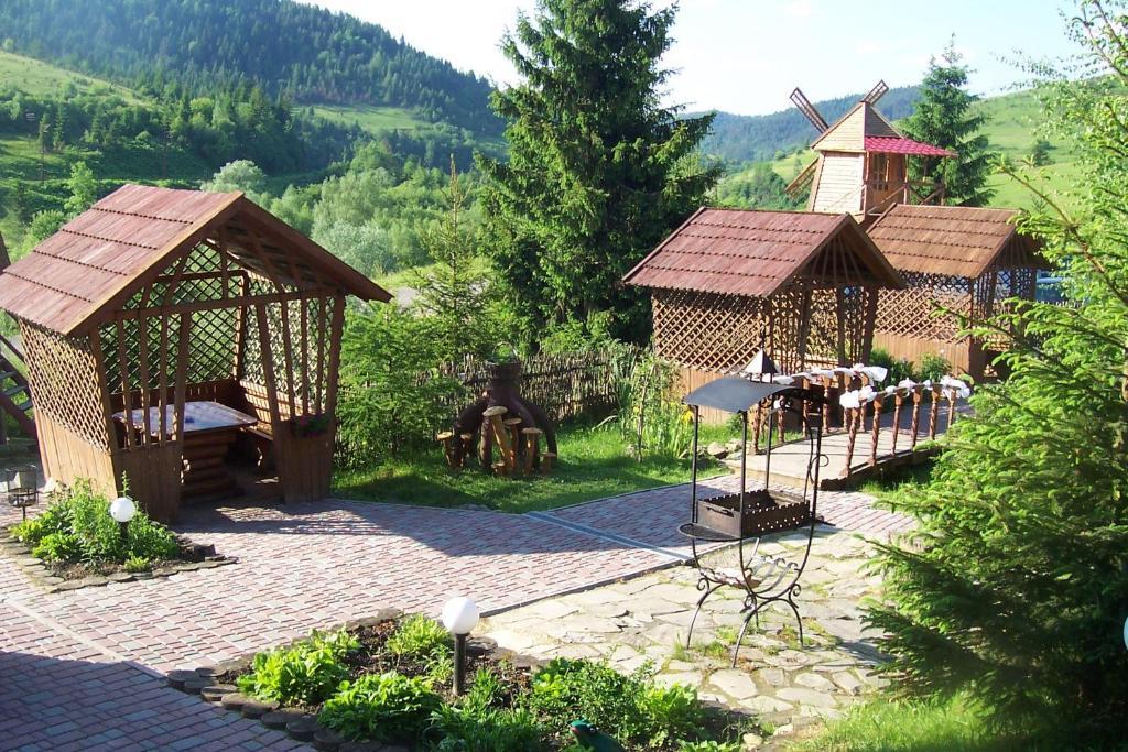 Boykivskiy Dvir Hotel Yasenitsa Zamkova Exterior photo