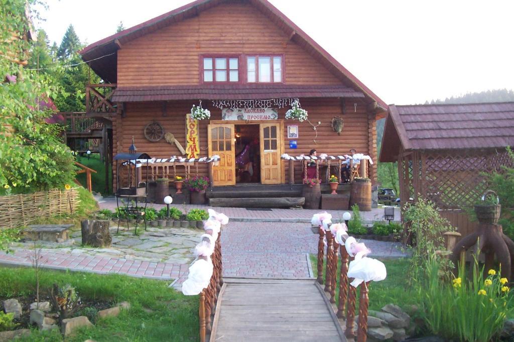 Boykivskiy Dvir Hotel Yasenitsa Zamkova Exterior photo