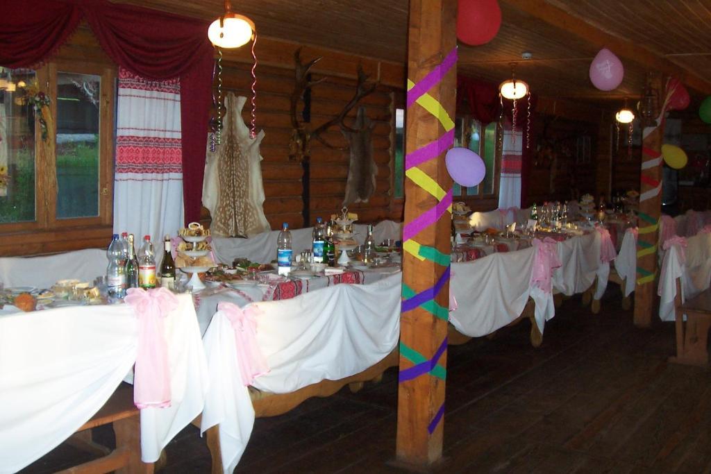 Boykivskiy Dvir Hotel Yasenitsa Zamkova Exterior photo