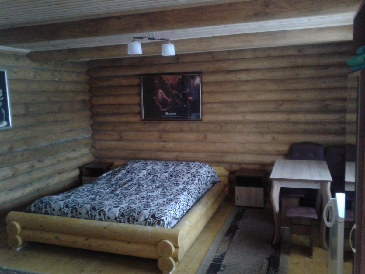 Boykivskiy Dvir Hotel Yasenitsa Zamkova Exterior photo